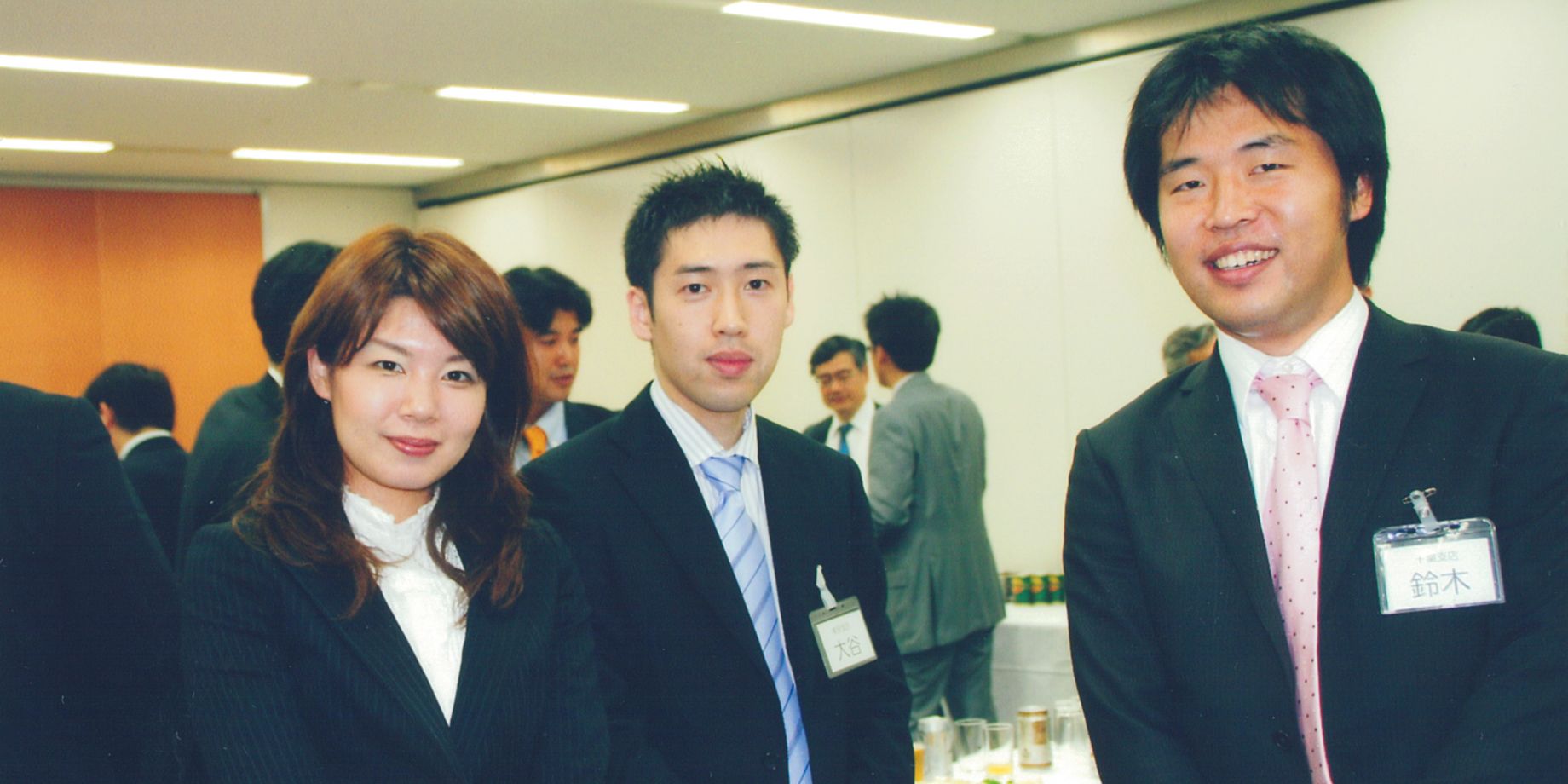Receiving award for outstanding job performance at pre-merger Tokyo Leasing