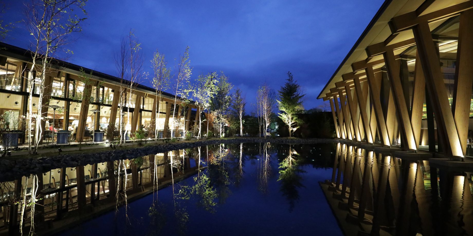 Beautiful night view reflects the impressive exterior of lobby and dining buildings