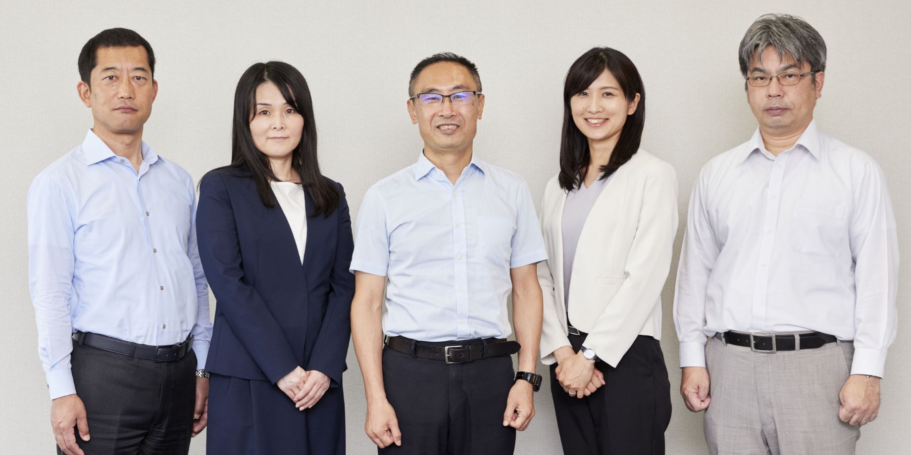Dr. Mori with others in charge of promoting health and productivity management, Personnel Division, Tokyo Century (Kosaki, Kamimura, Miyazawa, and Takagi)