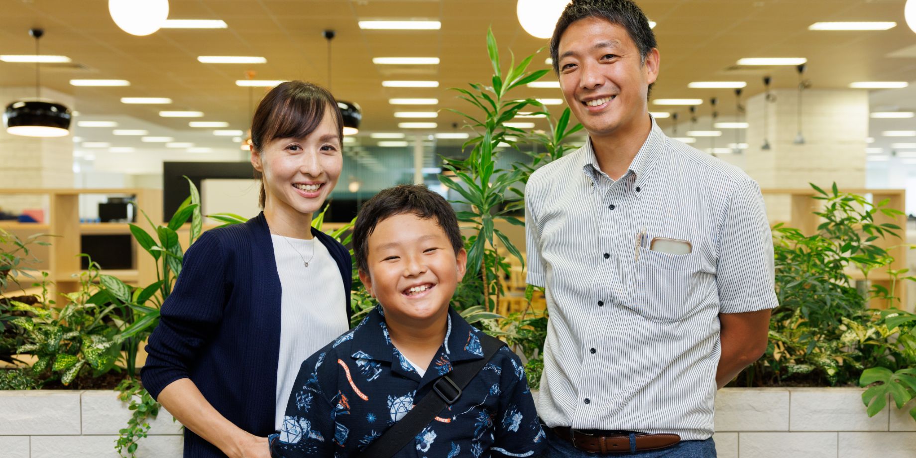 Sho Aoto (on loan to FLCS Co., Ltd. under IT Equipment Business Division II), his wife Kyoko, and their son Haruma